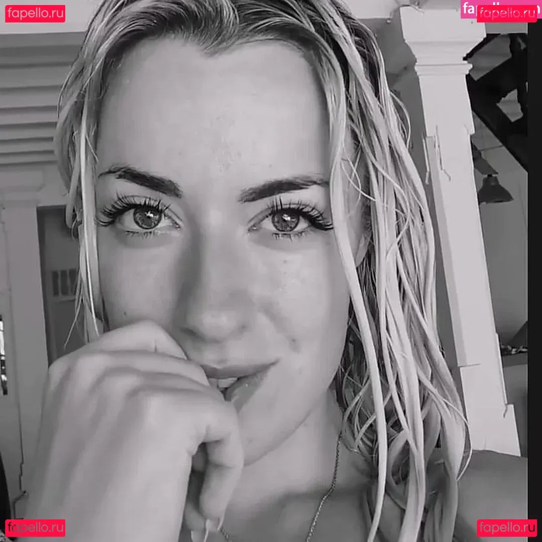 Rosa Brighid Onlyfans Photo Gallery 