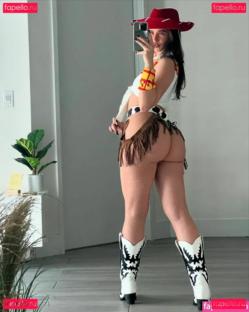 Jesenia Echeverria Onlyfans Photo Gallery 