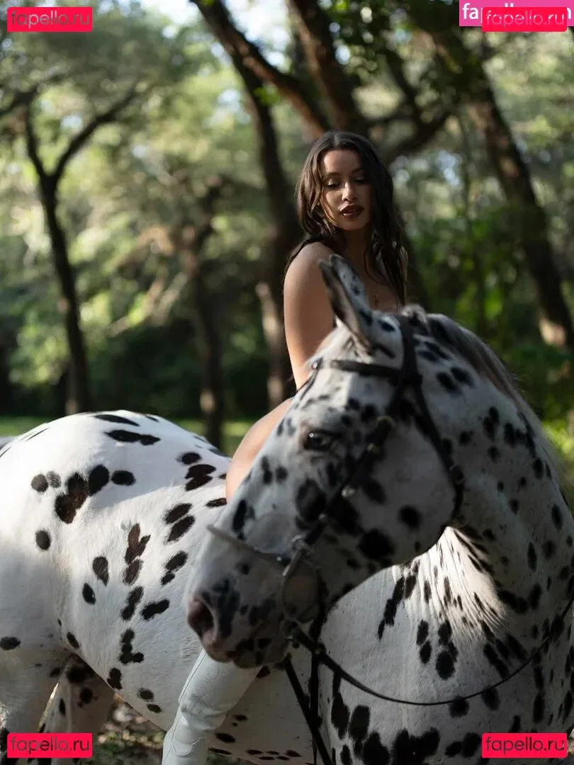 Jesenia Echeverria Onlyfans Photo Gallery 