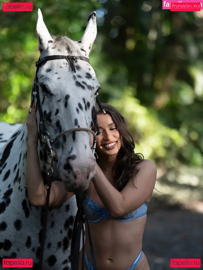 Jesenia Echeverria Onlyfans Photo Gallery 