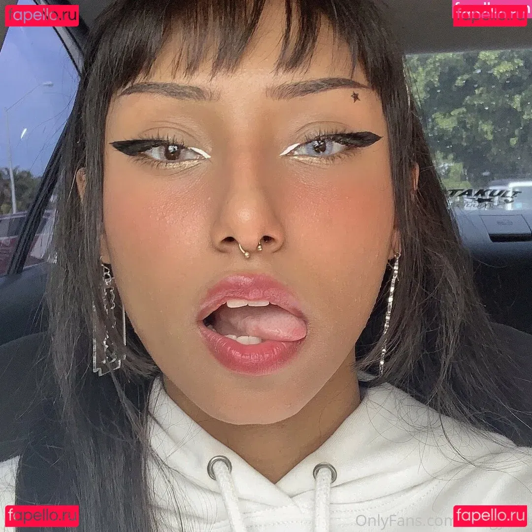 sadgyaru Onlyfans Photo Gallery 