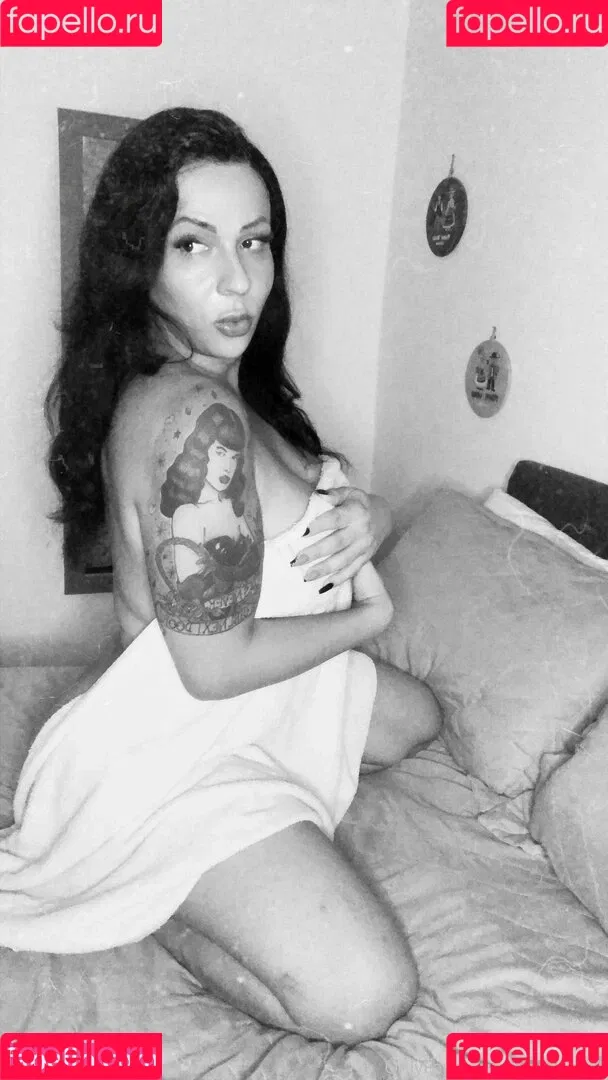 vazrebekah Onlyfans Photo Gallery 
