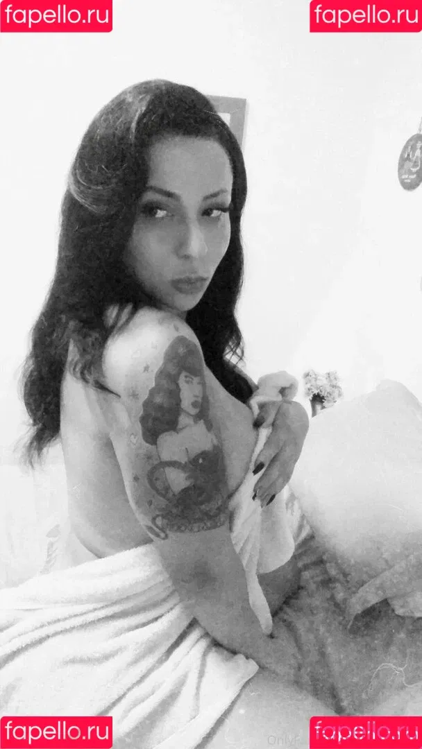 vazrebekah Onlyfans Photo Gallery 