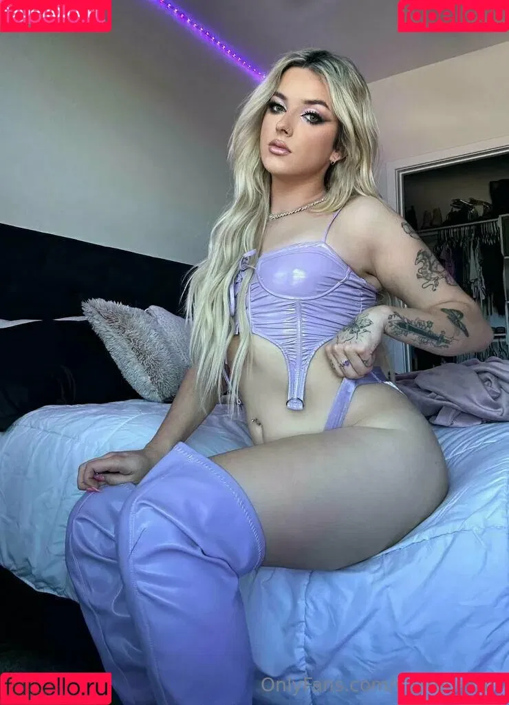 vazrebekah Onlyfans Photo Gallery 