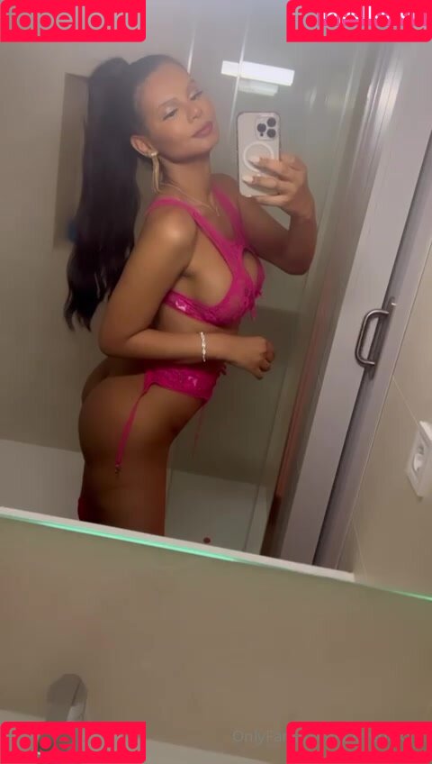 vazrebekah Onlyfans Photo Gallery 