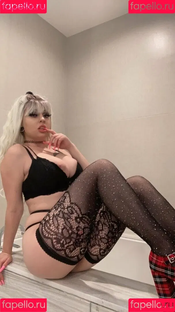 arilovefree Onlyfans Photo Gallery 