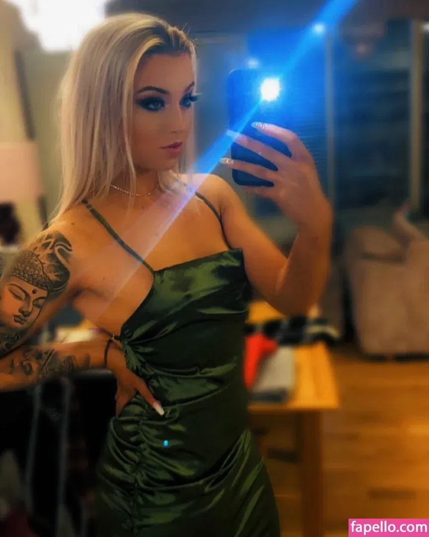 theenicolehammond Onlyfans Photo Gallery 