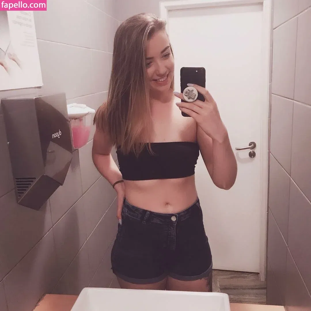 theenicolehammond Onlyfans Photo Gallery 