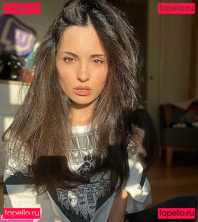 Kafkanya Onlyfans Photo Gallery 