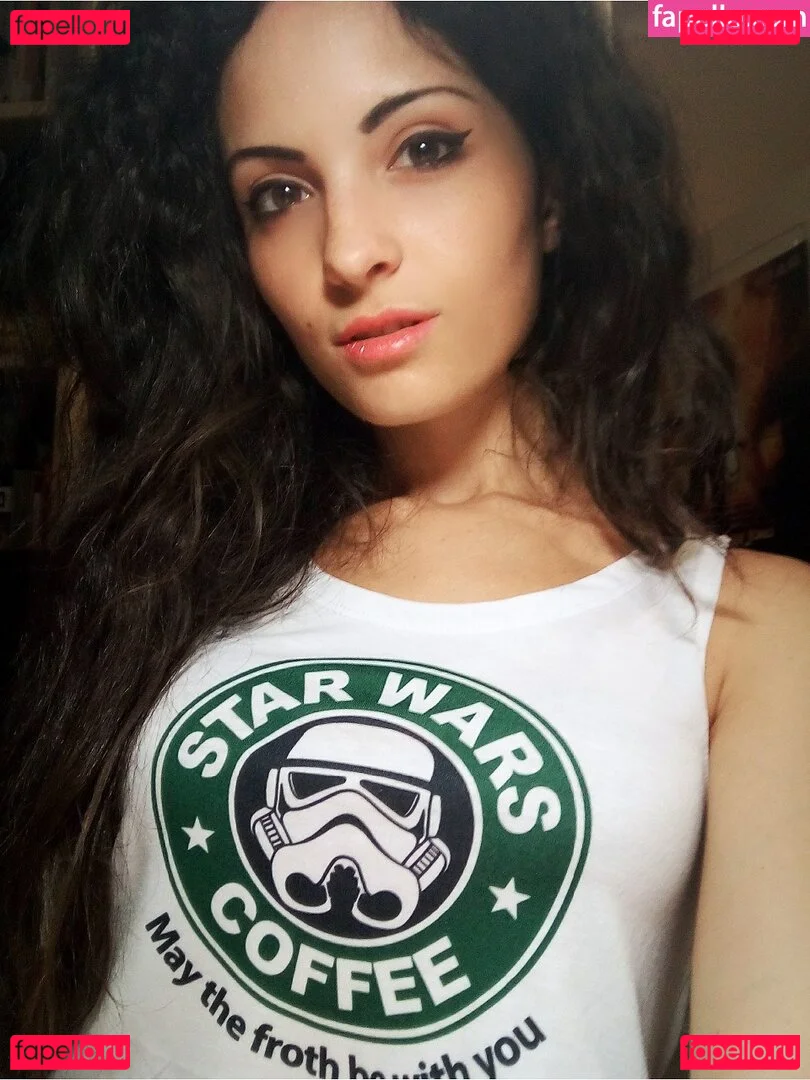 Kafkanya Onlyfans Photo Gallery 