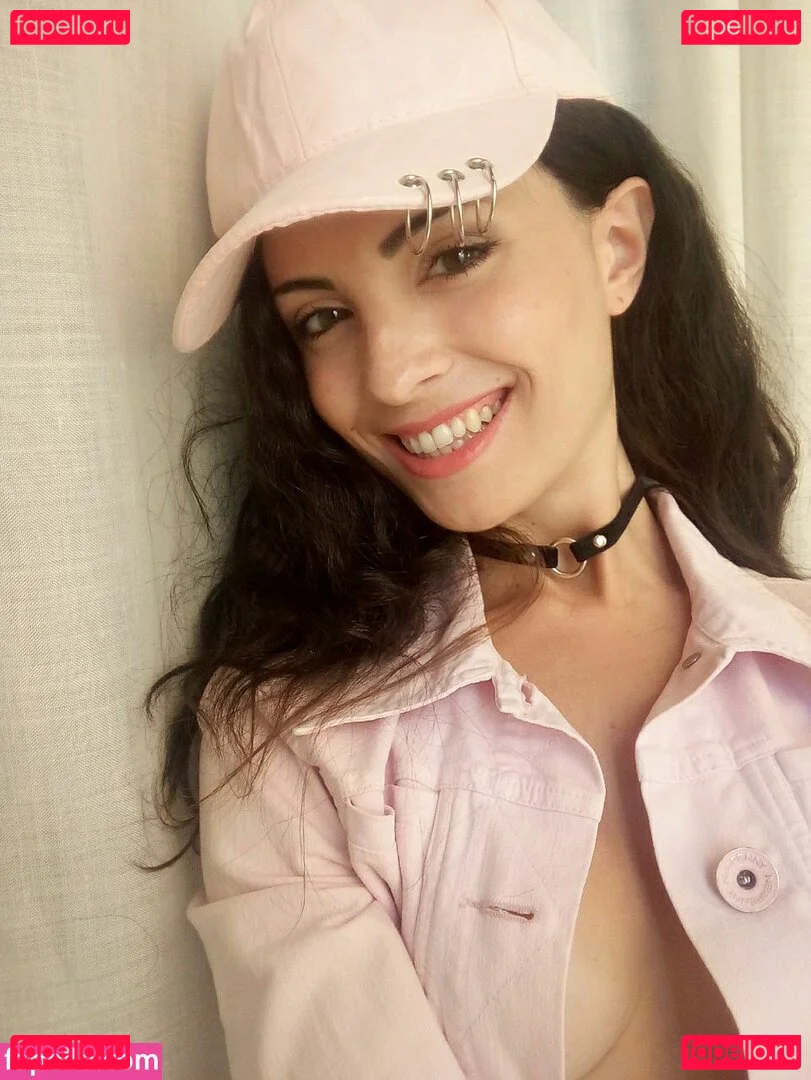 Kafkanya Onlyfans Photo Gallery 