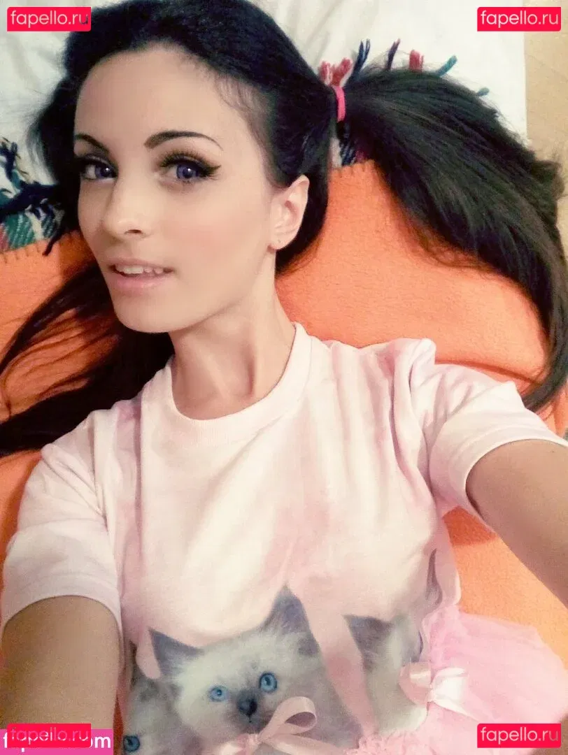 Kafkanya Onlyfans Photo Gallery 