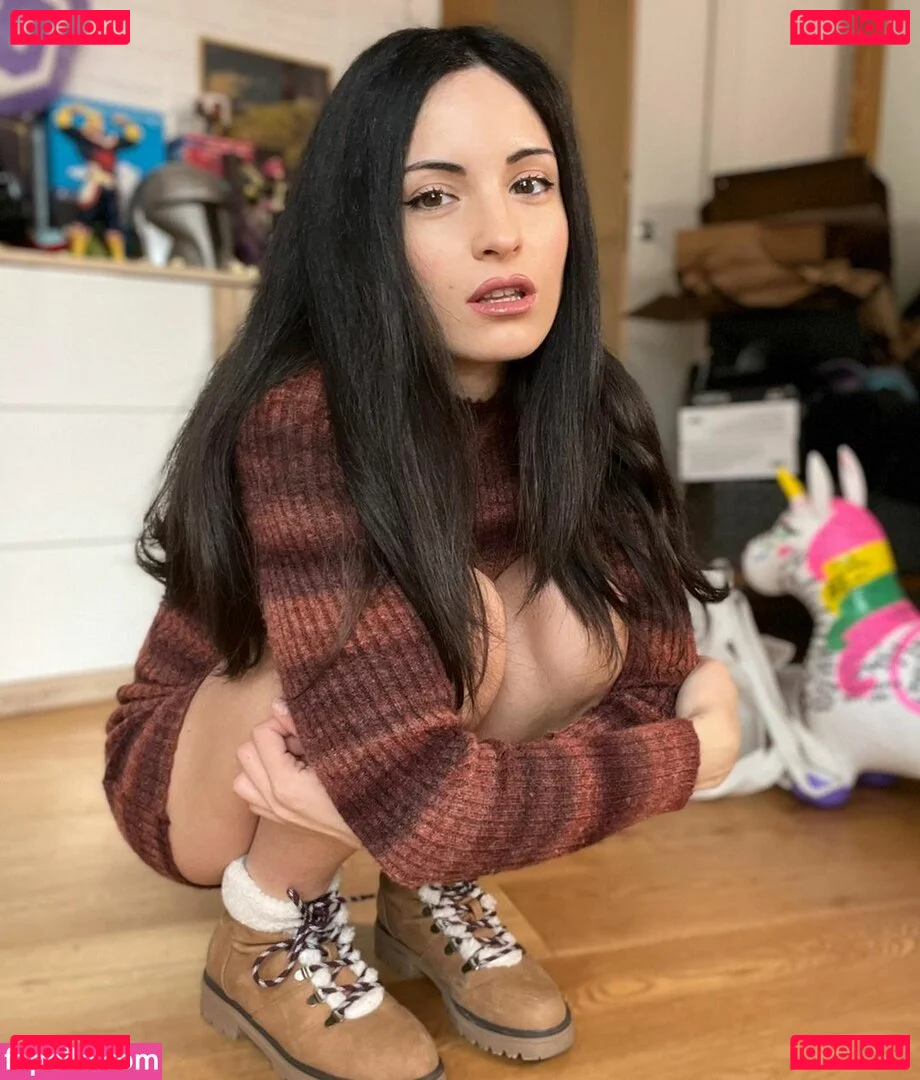 Kafkanya Onlyfans Photo Gallery 