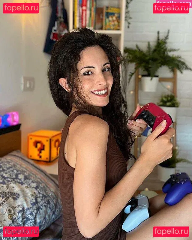 Kafkanya Onlyfans Photo Gallery 