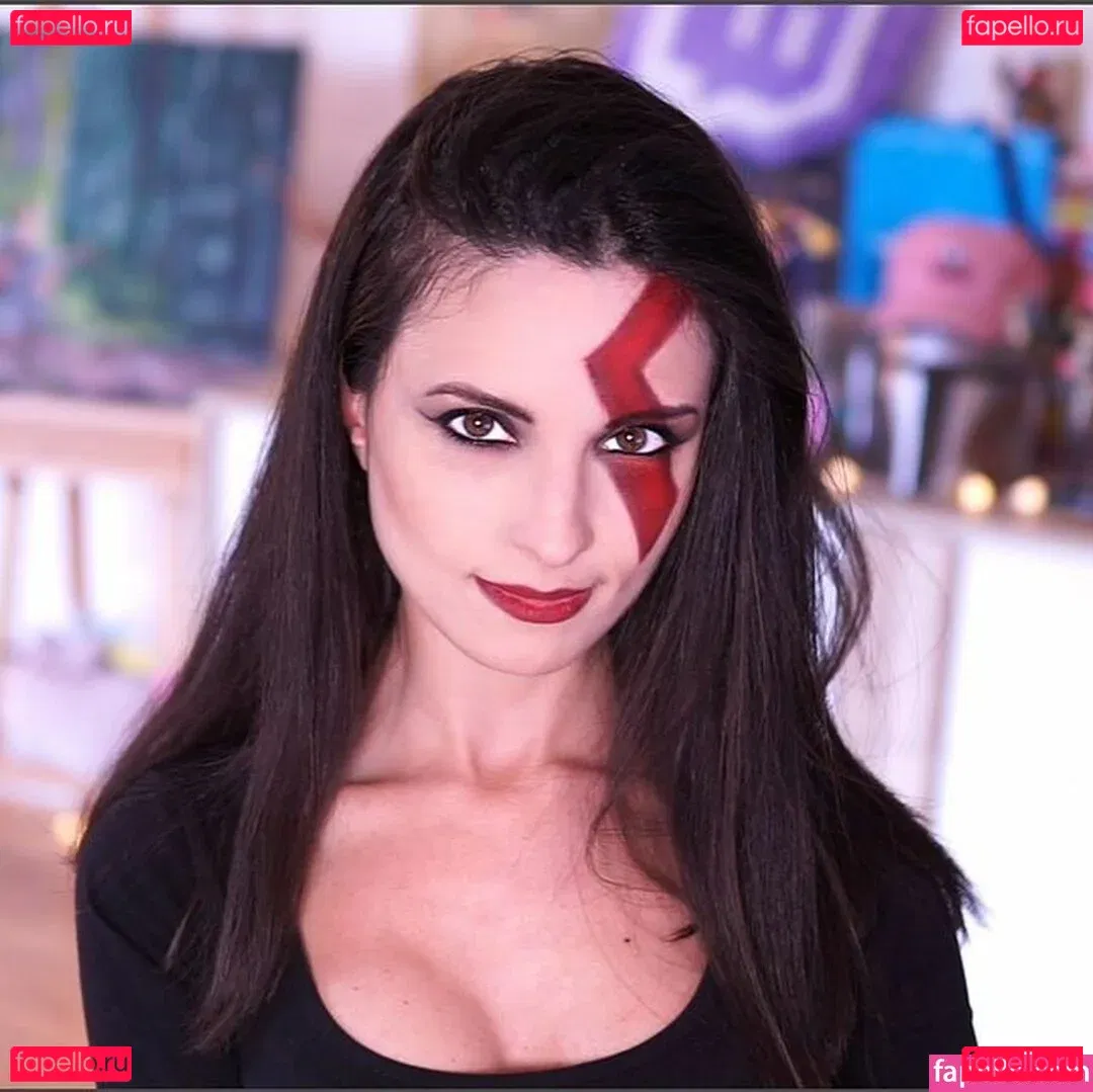 Kafkanya Onlyfans Photo Gallery 