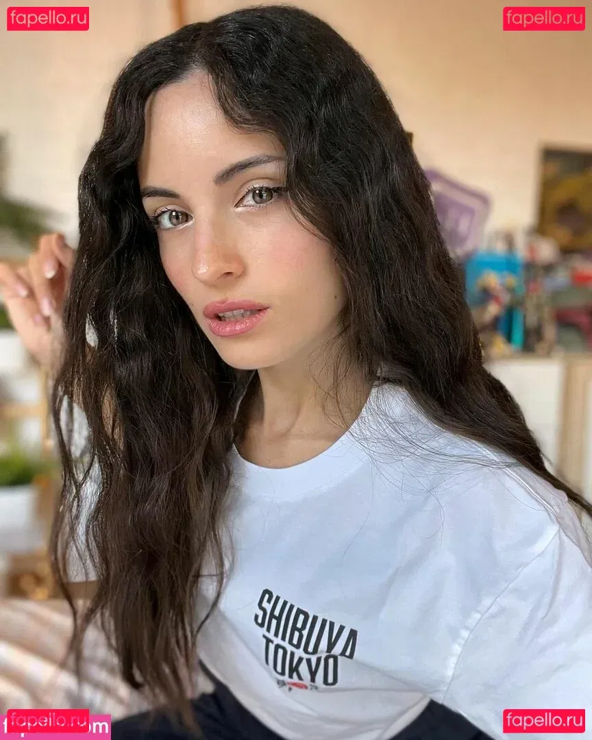 Kafkanya Onlyfans Photo Gallery 