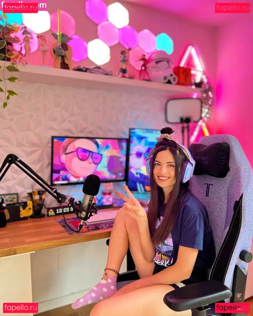 Kafkanya Onlyfans Photo Gallery 