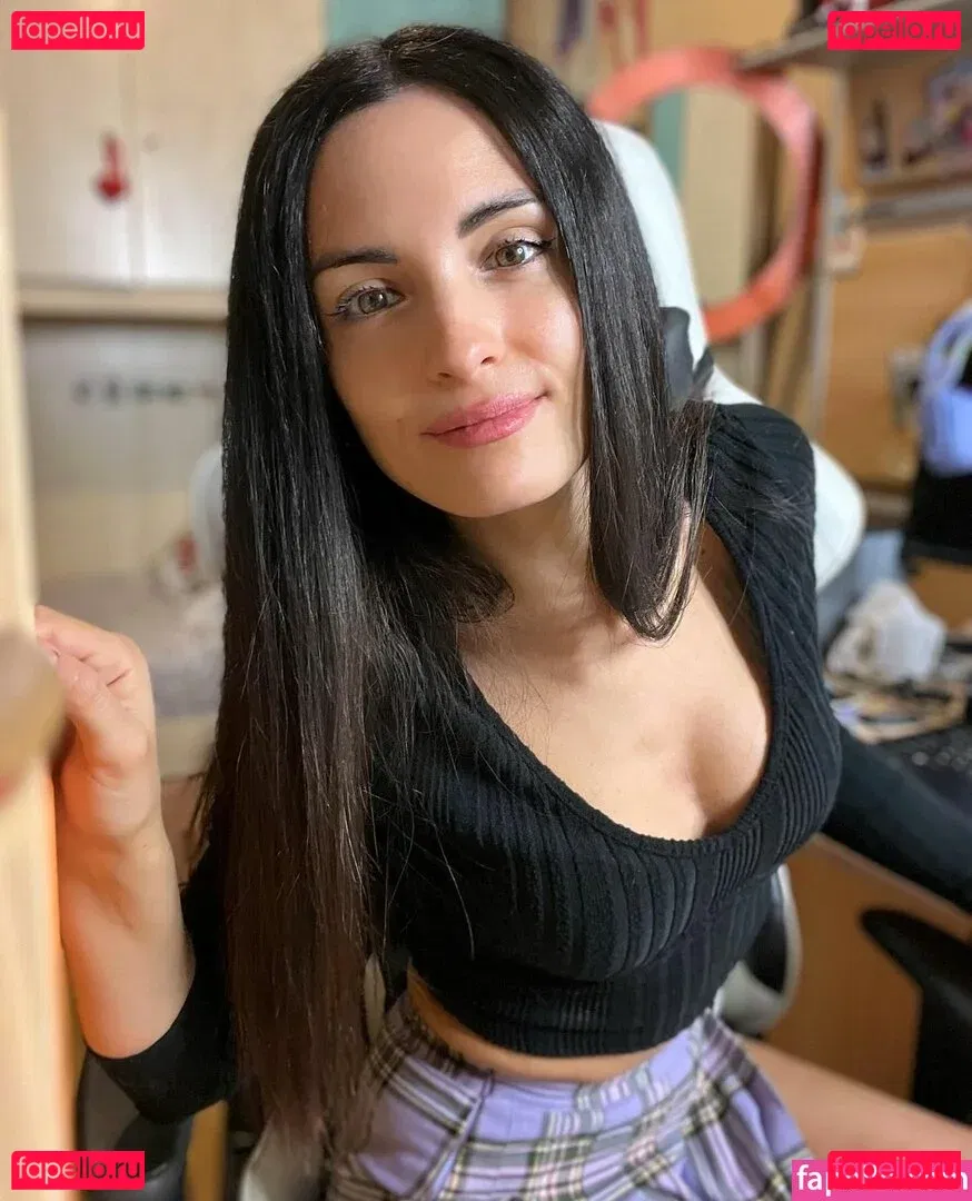 Kafkanya Onlyfans Photo Gallery 