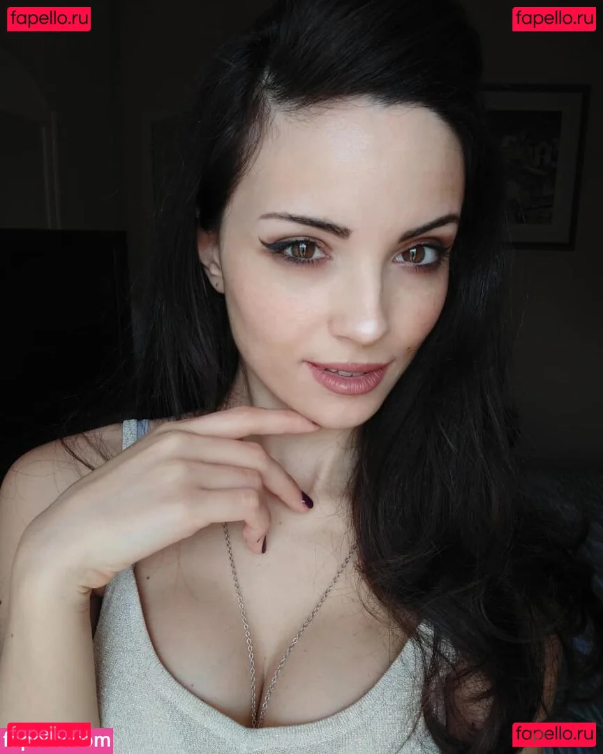 Kafkanya Onlyfans Photo Gallery 