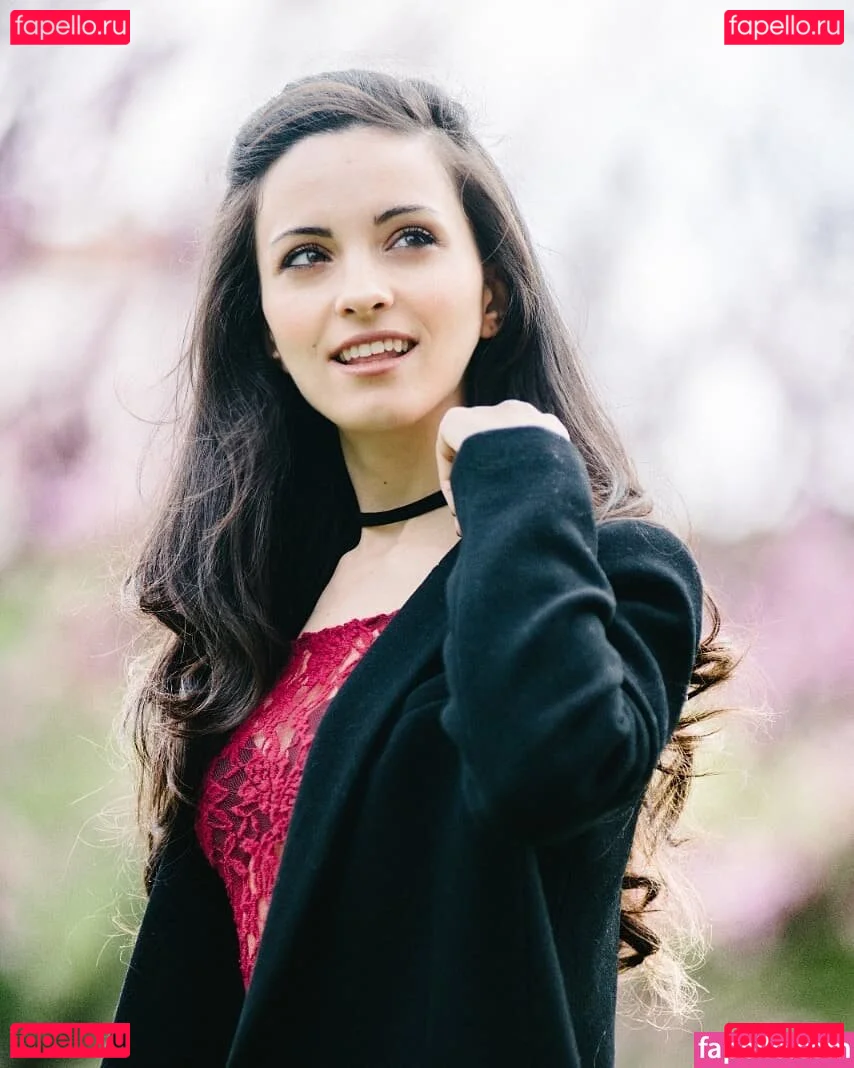 Kafkanya Onlyfans Photo Gallery 