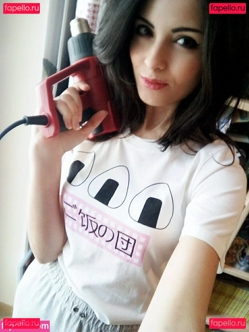 Kafkanya Onlyfans Photo Gallery 