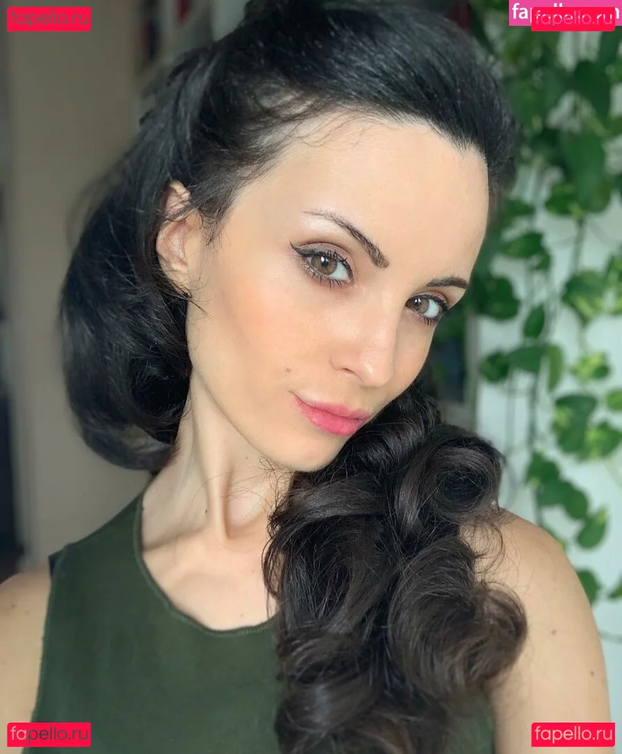 Kafkanya Onlyfans Photo Gallery 