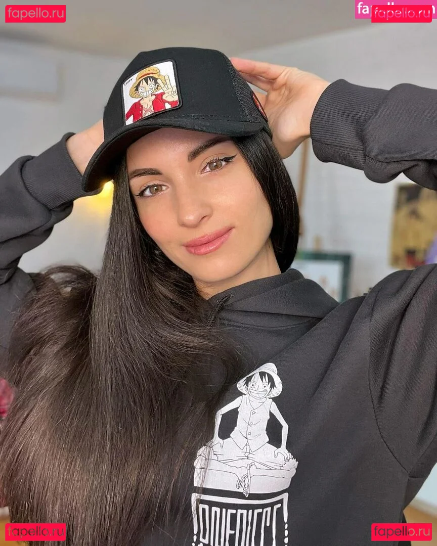 Kafkanya Onlyfans Photo Gallery 