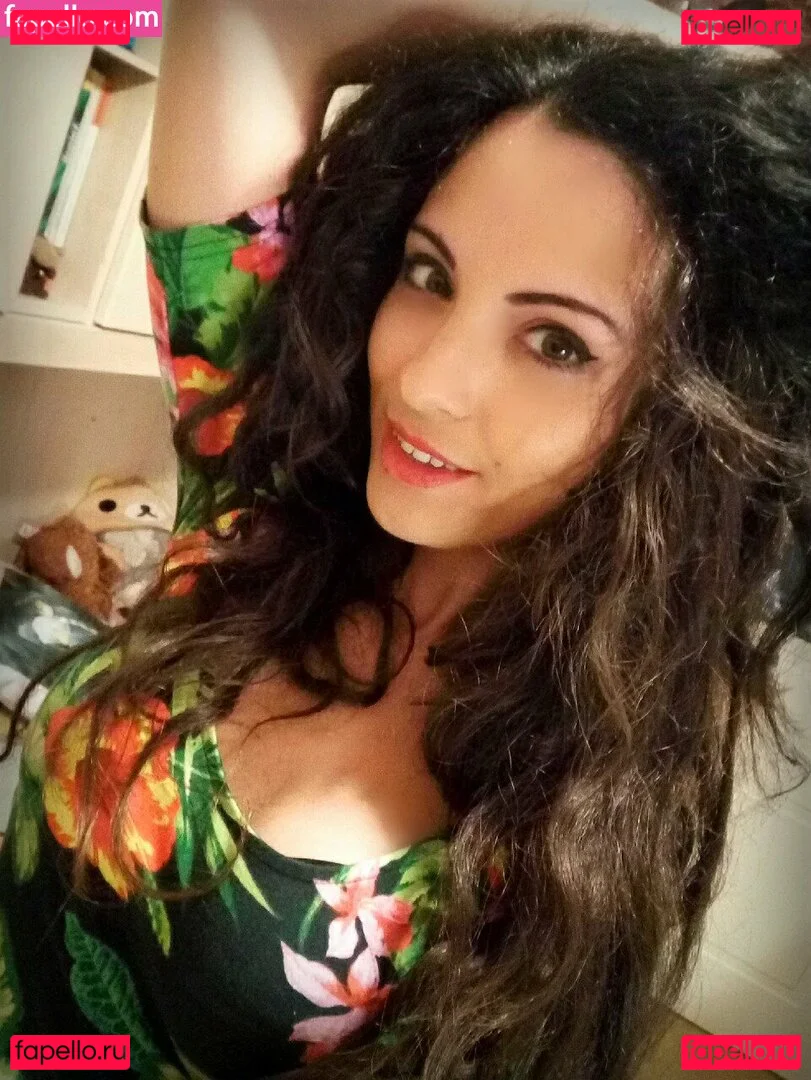 Kafkanya Onlyfans Photo Gallery 