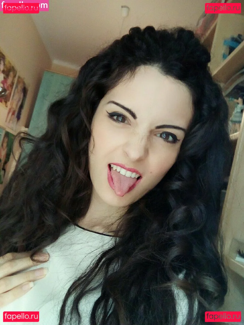 Kafkanya Onlyfans Photo Gallery 