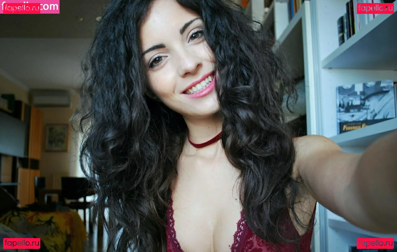 Kafkanya Onlyfans Photo Gallery 