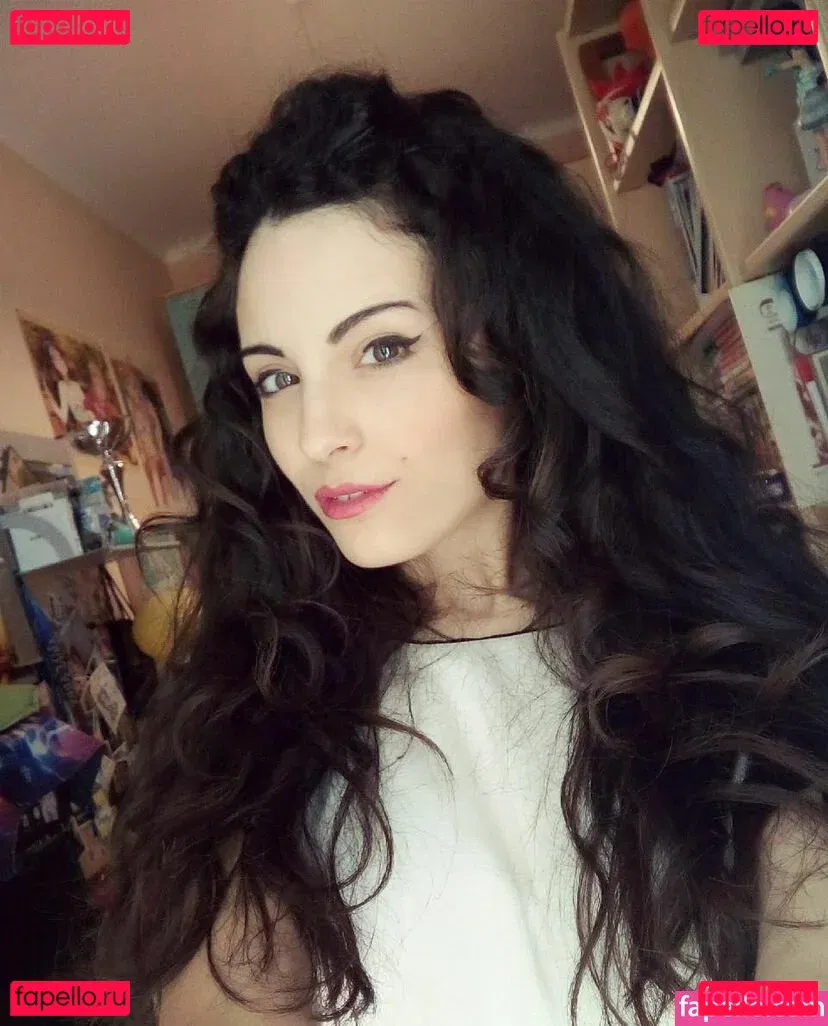 Kafkanya Onlyfans Photo Gallery 