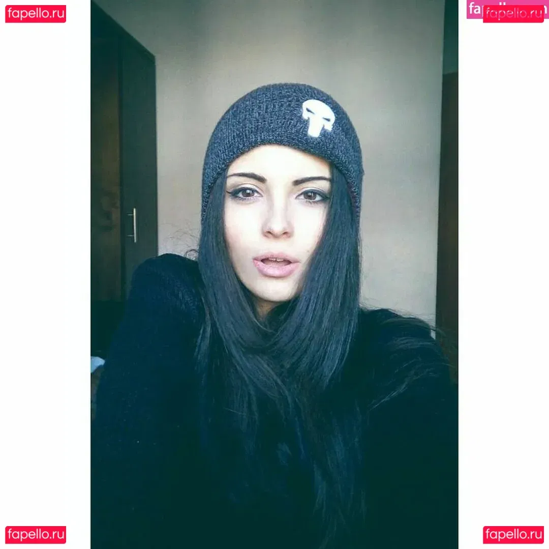 Kafkanya Onlyfans Photo Gallery 