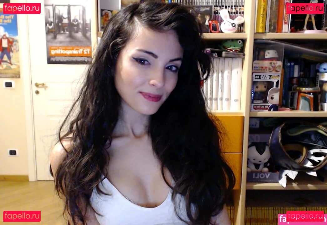 Kafkanya Onlyfans Photo Gallery 