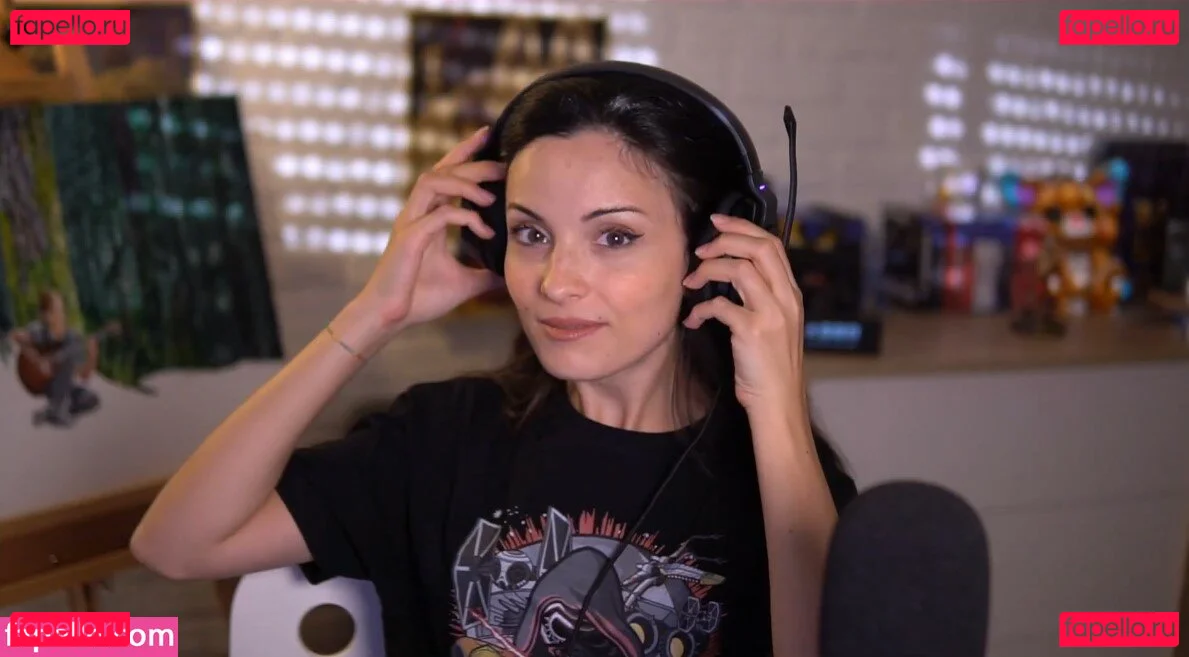 Kafkanya Onlyfans Photo Gallery 