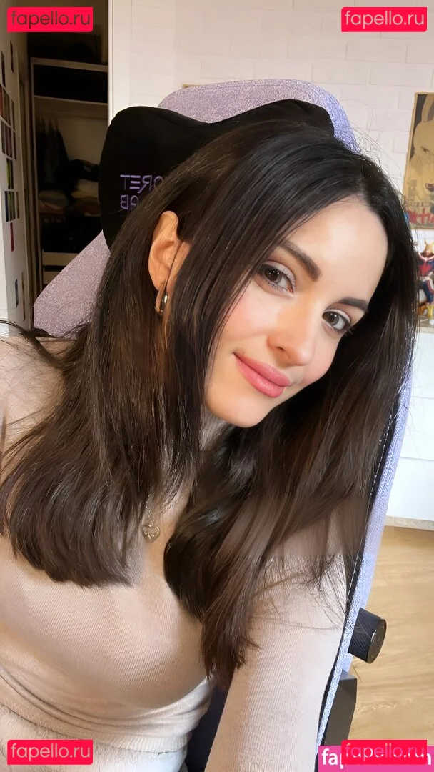 Kafkanya Onlyfans Photo Gallery 