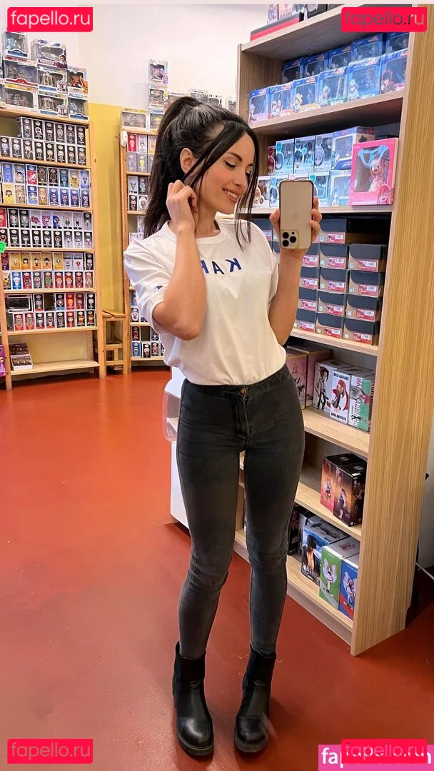 Kafkanya Onlyfans Photo Gallery 