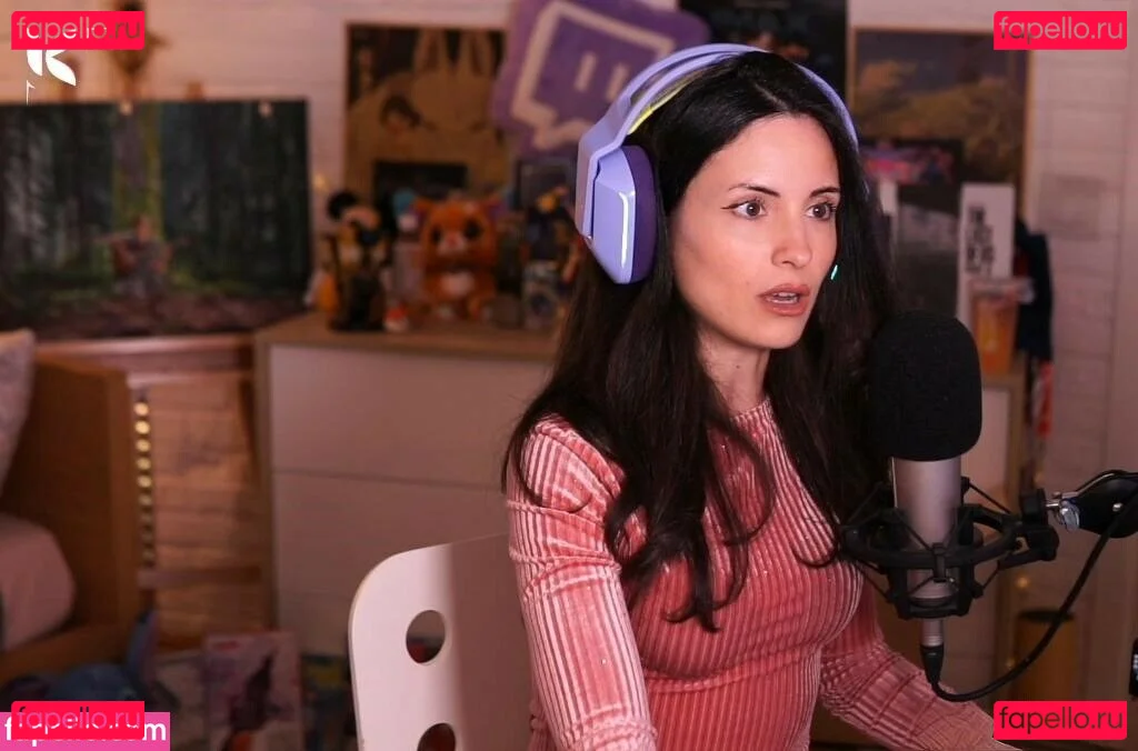 Kafkanya Onlyfans Photo Gallery 