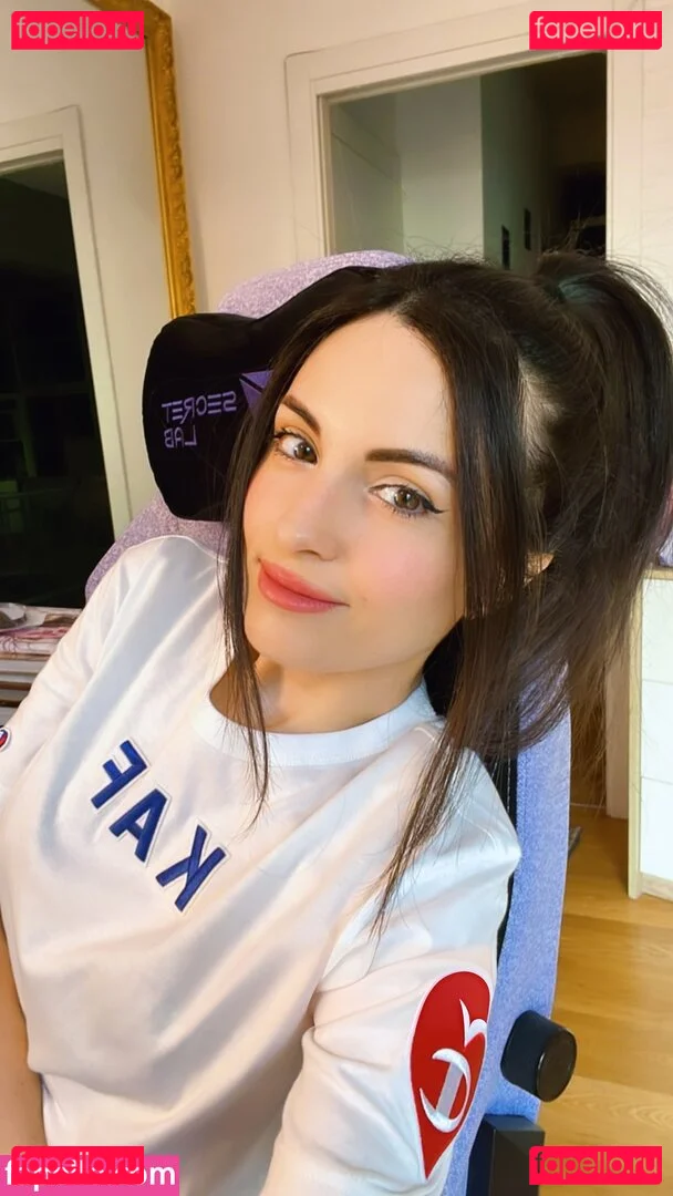 Kafkanya Onlyfans Photo Gallery 