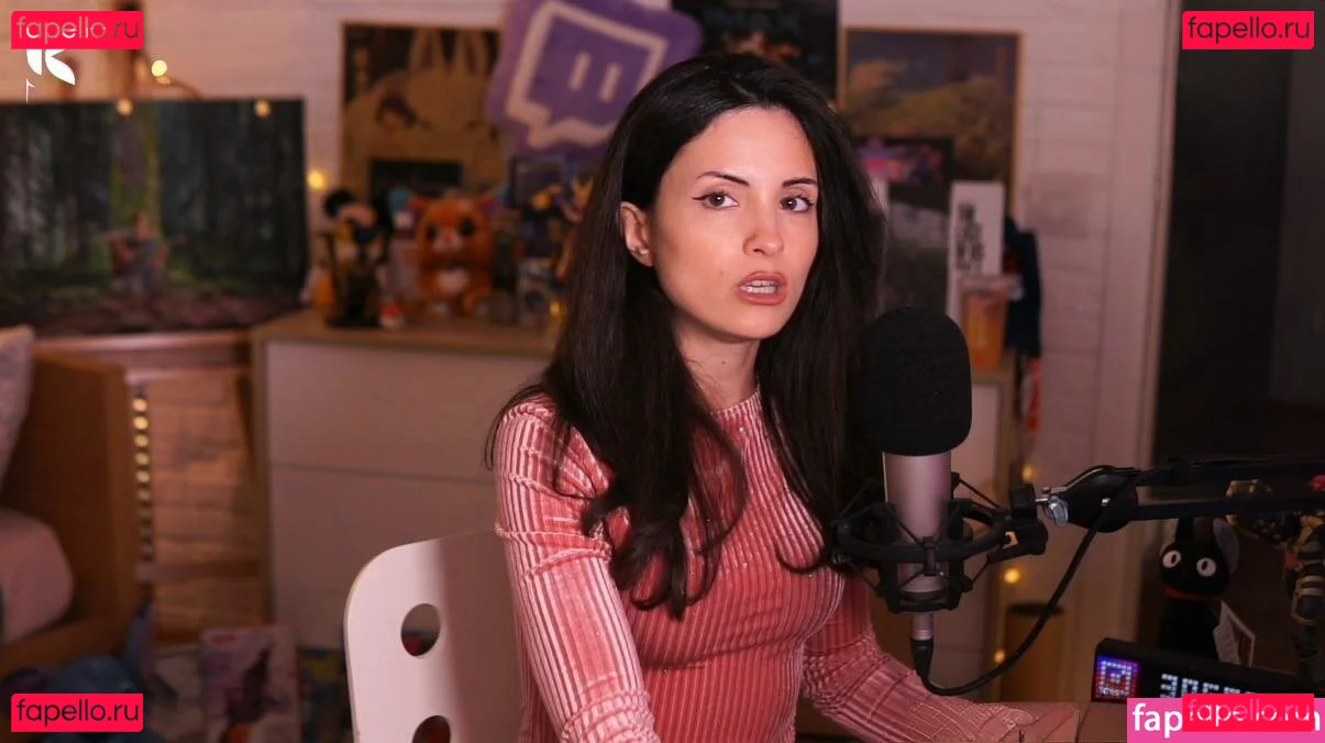 Kafkanya Onlyfans Photo Gallery 