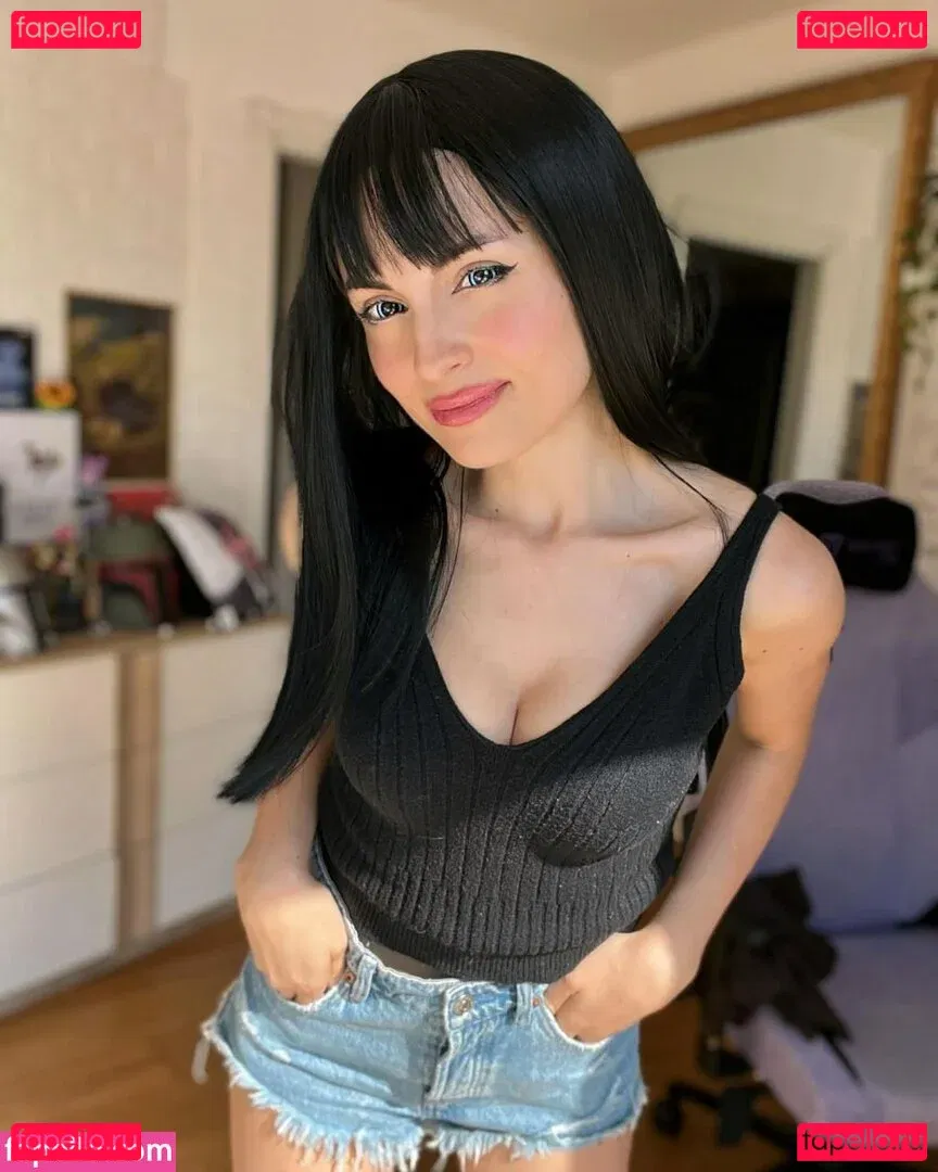 Kafkanya Onlyfans Photo Gallery 