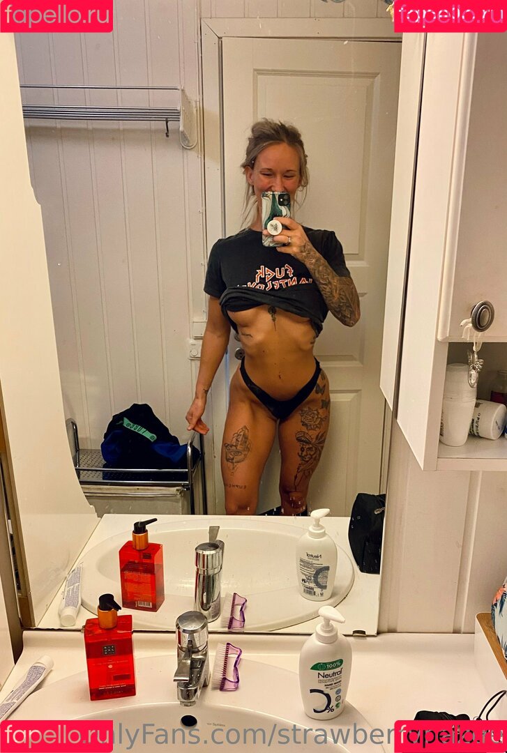 strawberryhazee Onlyfans Photo Gallery 