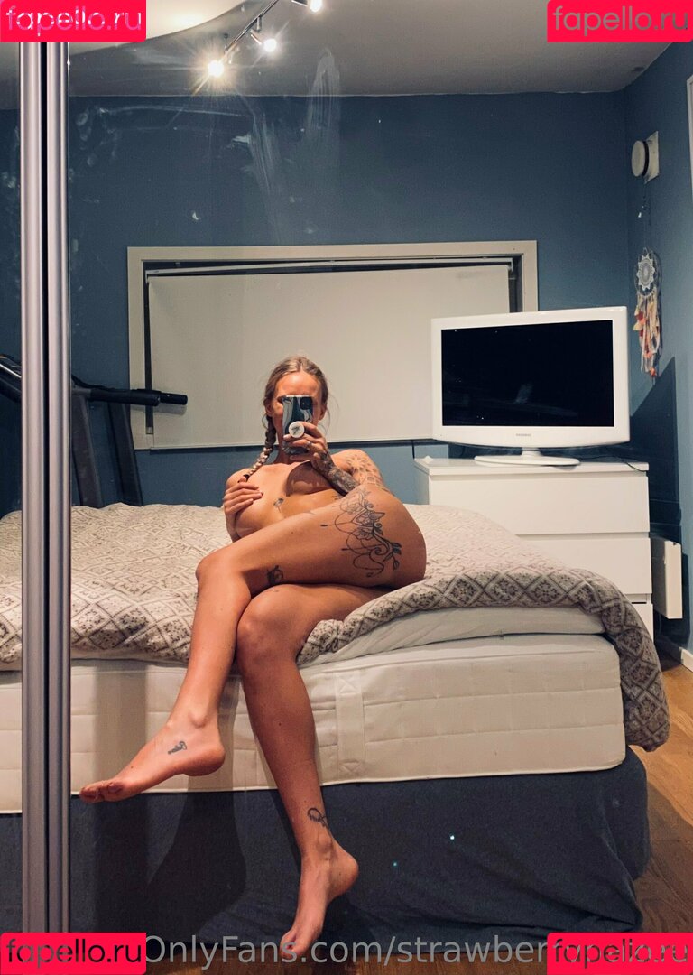 strawberryhazee Onlyfans Photo Gallery 