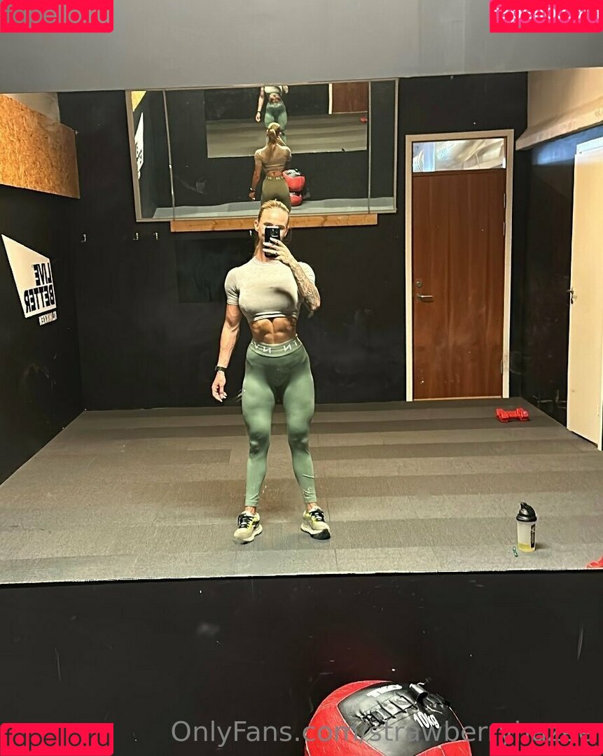 strawberryhazee Onlyfans Photo Gallery 