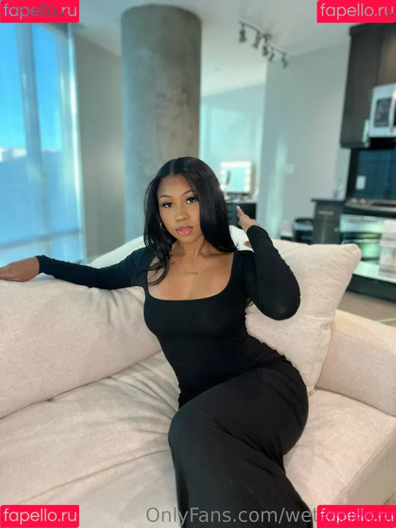 Wetchinaaa Onlyfans Photo Gallery 