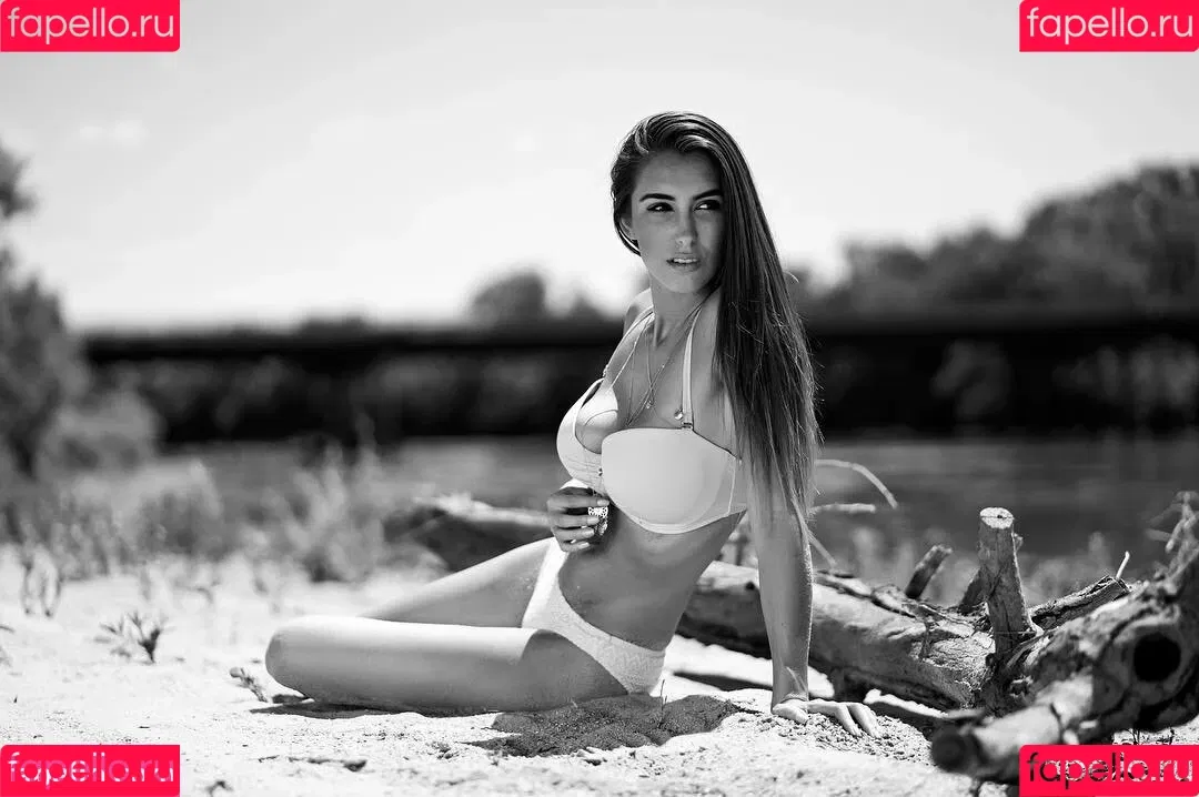 Amanda Thompson Onlyfans Photo Gallery 