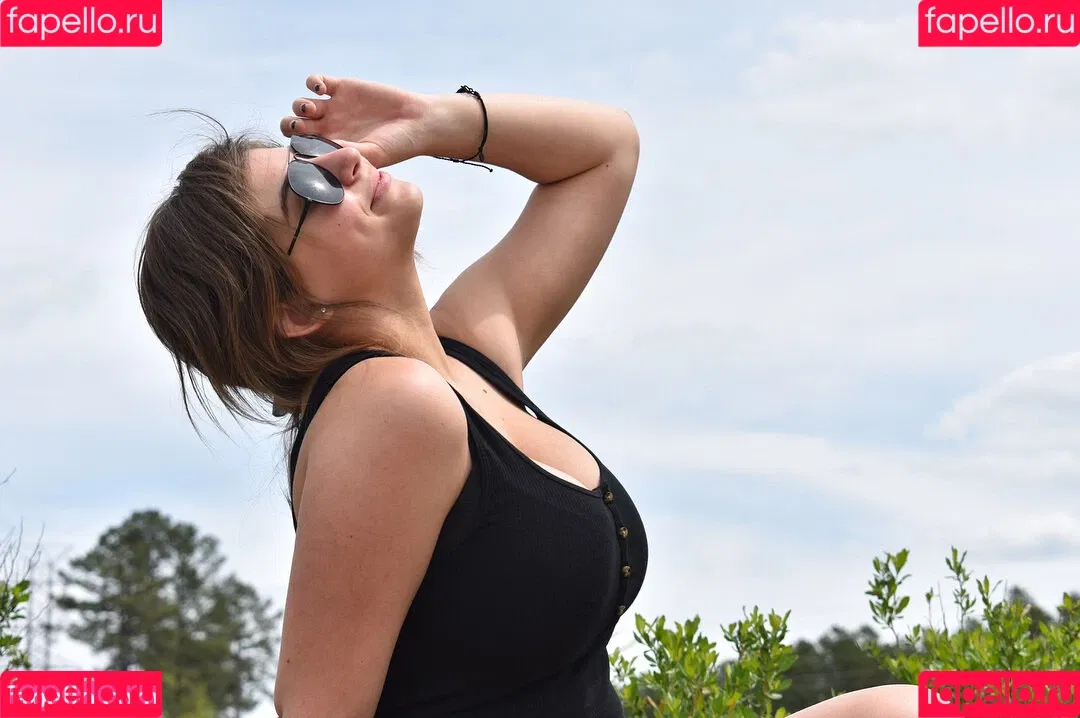 Caroline Casbon Onlyfans Photo Gallery 