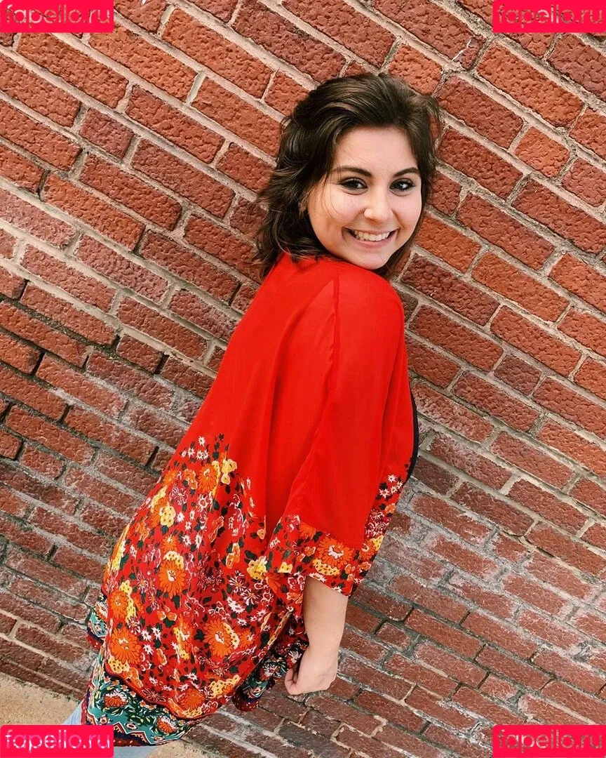 Caroline Casbon Onlyfans Photo Gallery 