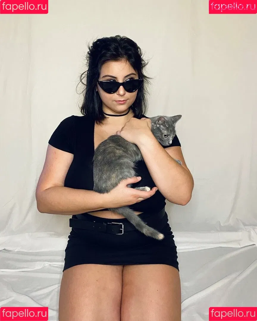 Caroline Casbon Onlyfans Photo Gallery 