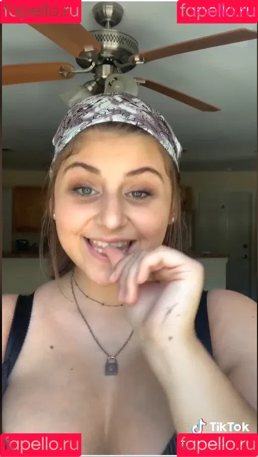Caroline Casbon Onlyfans Photo Gallery 