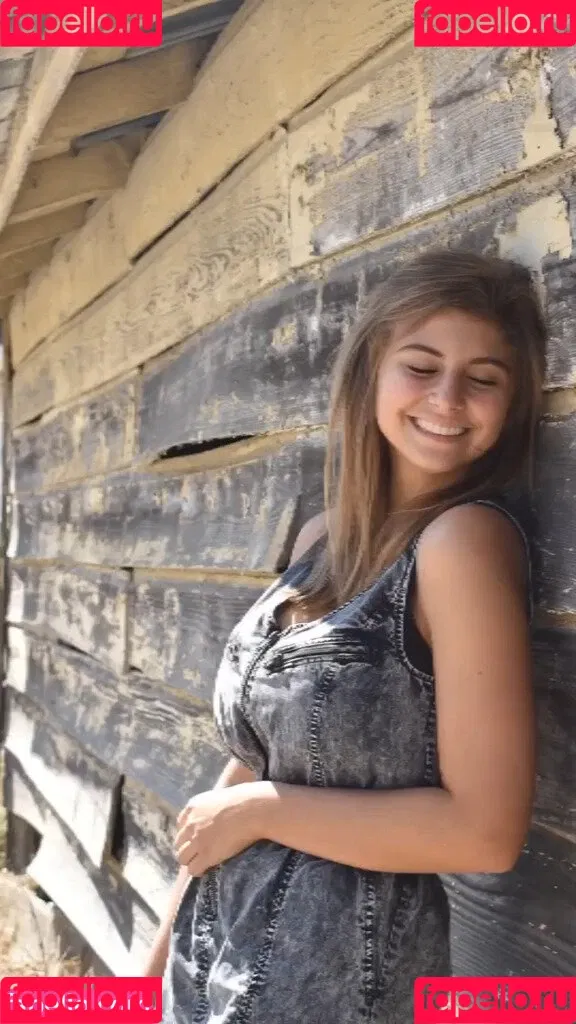 Caroline Casbon Onlyfans Photo Gallery 